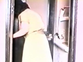 風呂でベッドでよがる人妻 素人夫婦