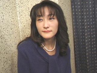水着跡が眩しい人妻 雅子