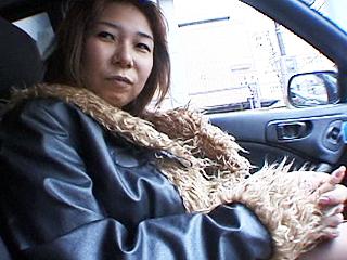 理性が崩れ一線を越る若妻 彩