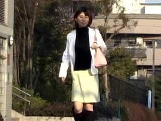 街角熟女 スカートを奪え 素人多数