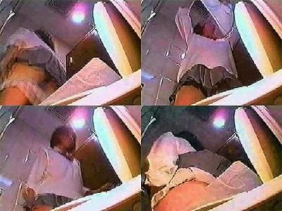 広●涼子 トイレ盗撮(制服姿放尿が拝める!) 広●涼子