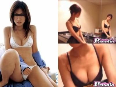 はみだしまくりのビキニショット。 人物不明
