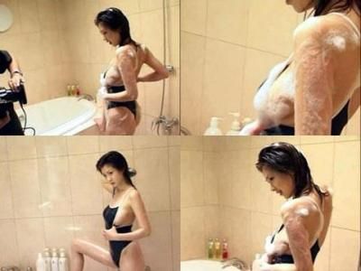 ありえないTバックスクール水着で泡乳首隠し!おっぱい丸見え♪ ほし●あき