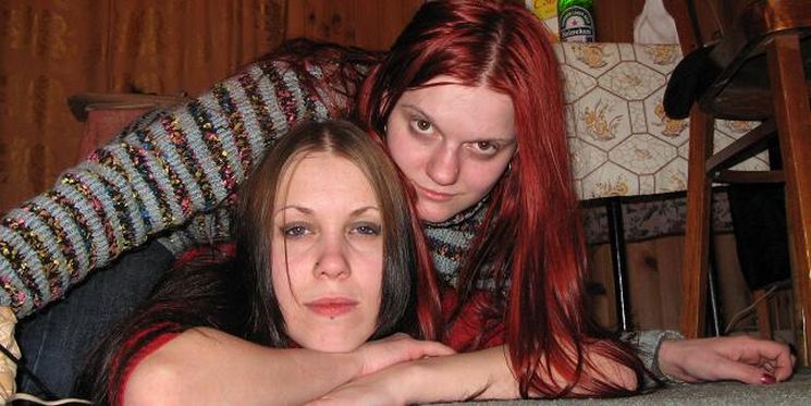 hidden camera cathces lesbians